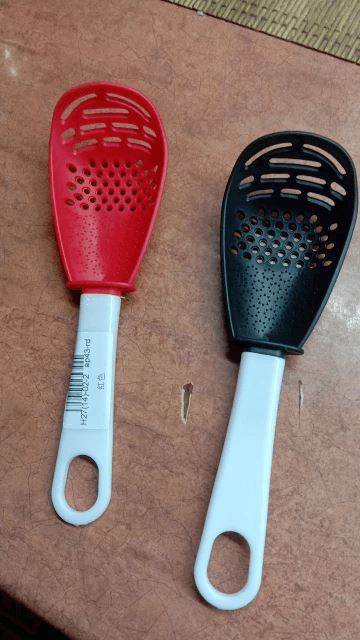 Colher Multifuncional 6 em 1 Utensílios para cozinha Produtosmais_Brasil 1 Preto e 1 Vermelho